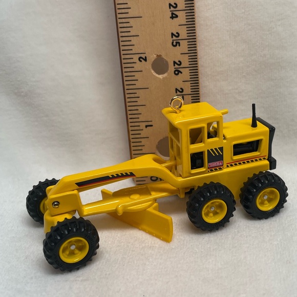 TONKA Road Grader Hallmark Ornament - Picture 7 of 9